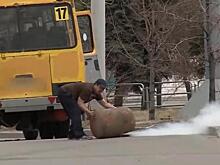 У челябинской маршрутки по дороге отвалился газовый баллон