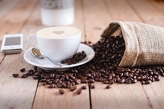 Косметолог раскрыла правду о влиянии кофе на кожу