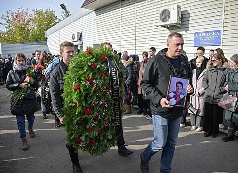 В Ижевске простились с 11 жертвами расстрела в школе № 88