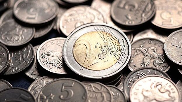 Официальный курс евро вырос до 72,72 рубля