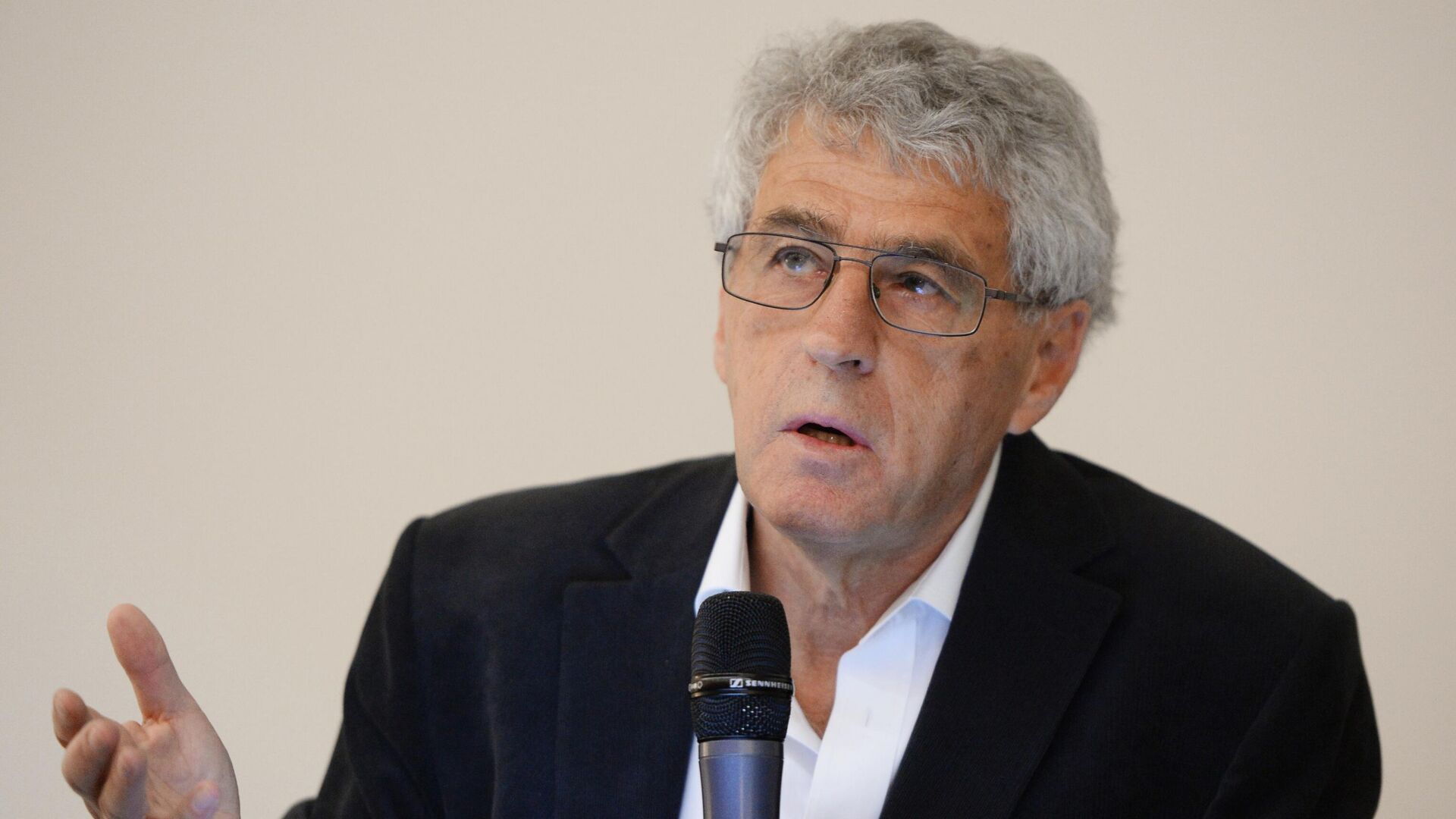 Леонида Гозмана* просят заочно приговорить к 11 годам колонии