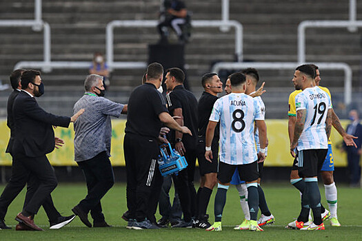 Тренер сборной Аргентины прокомментировал скандал в матче с Бразилией