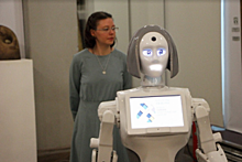 Робот впервые провел экскурсию в музее ИЗО в Волгограде