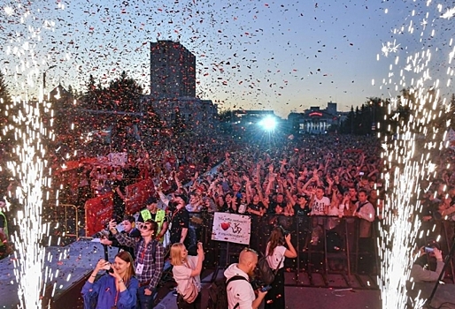 Омичам предлагают решить, где провести 200-летие Омской области и концерт «Любэ» — в центре или на ...