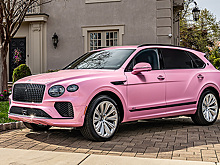 Bentley Bentayga по желанию состоятельной заказчицы покрасили в розовый цвет