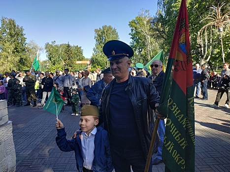 Челябинск начал празднование Дня пограничника концертом и боевым расчетом в Саду Победы
