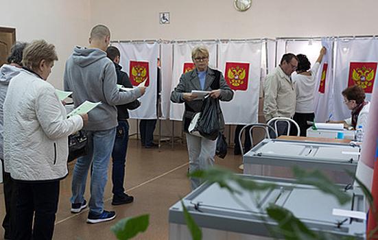 Регионы России выбирают губернаторов, местных парламентариев и депутатов Госдумы
