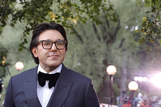 Нейросеть показала, как бы выглядели российские знаменитости в юности