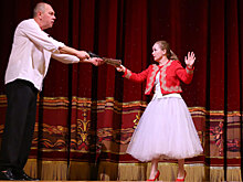 Трагедия в кукурузном поле и современный «Лес»: что смотреть в театрах в декабре