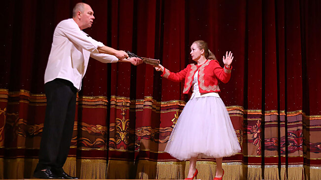 Трагедия в кукурузном поле и современный «Лес»: что смотреть в театрах в декабре