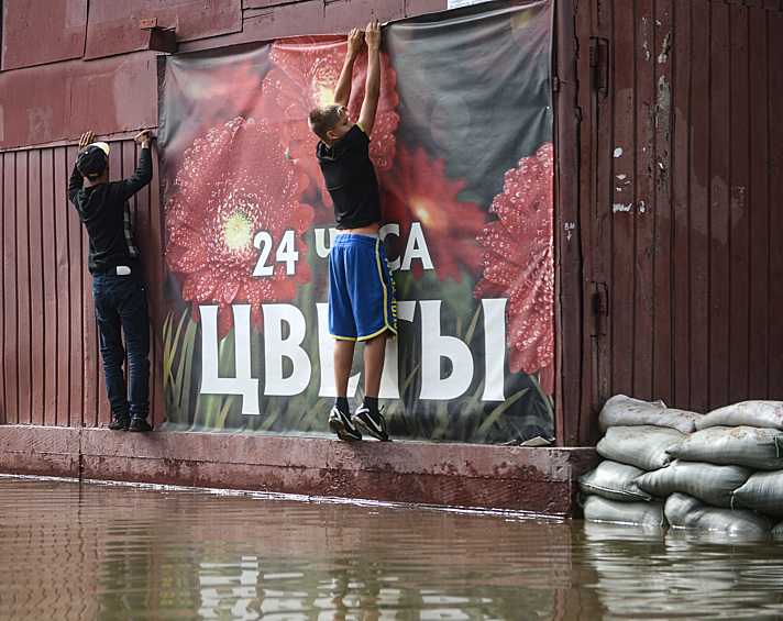 В конце лета 2013 года на Дальний Восток обрушился мощный паводок, который привел к самому масштабному наводнению  за последние 115 лет. Общий объем ущерба от стихийного бедствия составил 527 миллиардов рублей