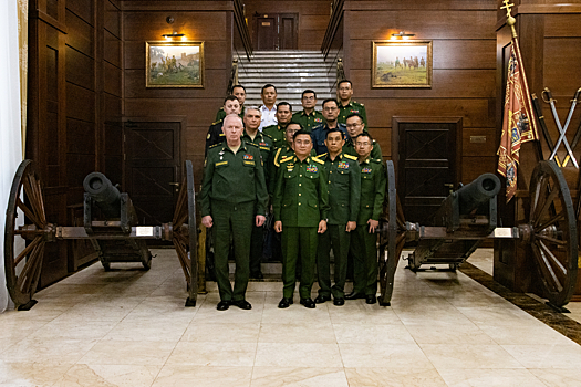 Состоялась рабочая встреча замминистра обороны Александра Фомина с начальником штаба Сухопутных войск Мьянмы