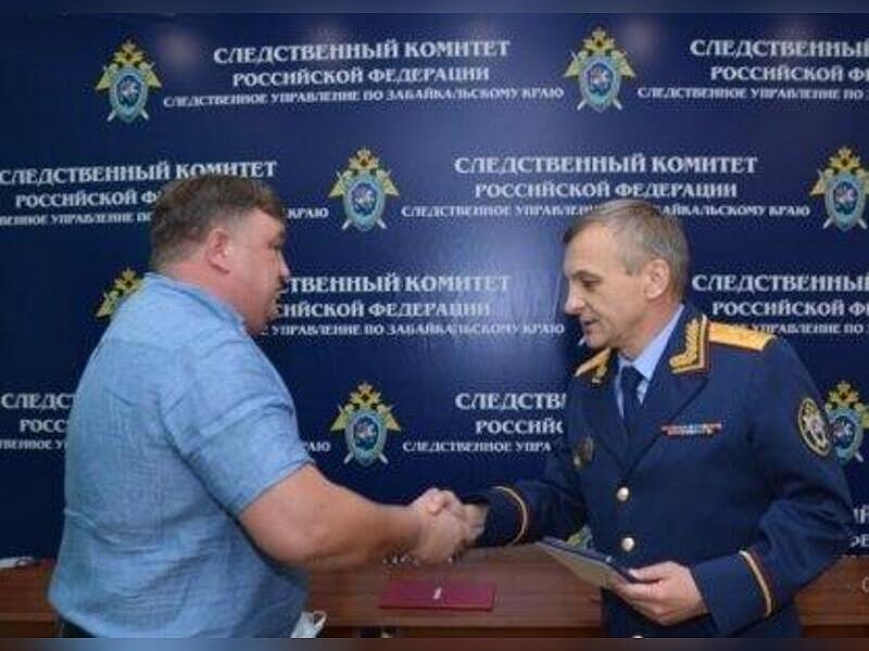 Водителя «скорой помощи» Дмитрия Калашникова наградили за задержание насильника
