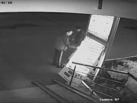 В Уфе пьяного вандала ударило током (ВИДЕО)