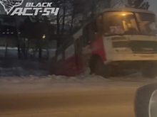 Пассажирский автобус №27 улетел в кювет под Новосибирском