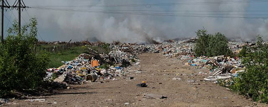 На тлеющем после пожара мусорном полигоне в Новосибирске ввели режим повышенной готовности