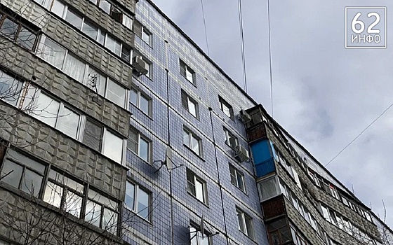 Выпавшая с 4 этажа в Приокском рязанка госпитализирована с травмами