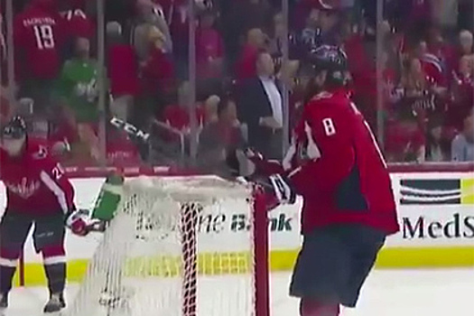 Овечкин рассвирепел и сломал клюшку