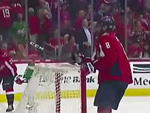 Овечкин рассвирепел и сломал клюшку