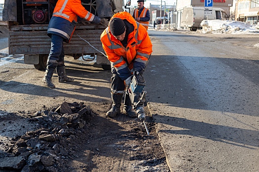 Губернатор Травников поручил выделить дополнительные средства на ремонт дорог Новосибирска