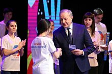 Губернатор вручил жительницам Саратовской области награды