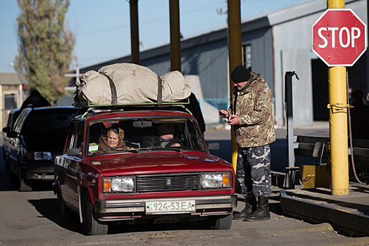 Киев утвердил порядок пересечения границы с Донбассом и Крымом