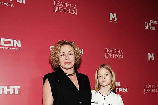 Мать Тимати Симона Юнусова вышла на публику с внучкой Алисой