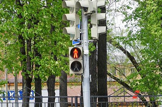 Тюменцев попросили снимать наушники перед тем, как перейти дорогу