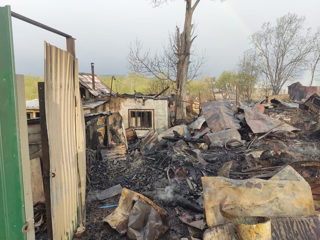 Более 40 домов и хозпостроек сгорели в селе Сахалинской области