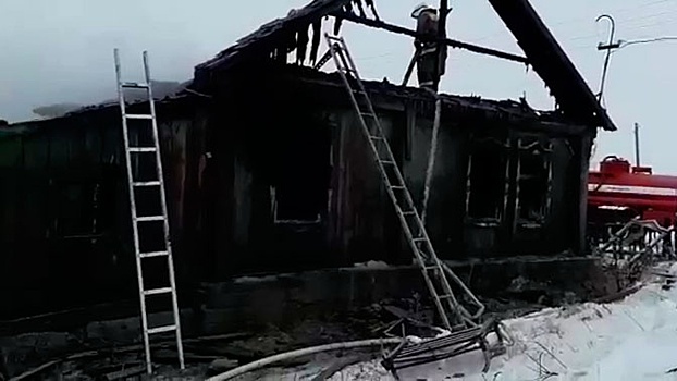 При пожаре в жилом доме на Алтае погибли шесть человек