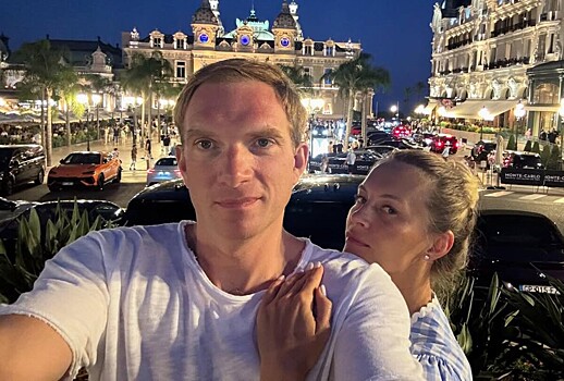 Покинувший жену Андрей Бурковский обратился к ней в честь их семейного праздника