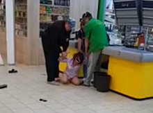 В Волгоградском магазине продавцы напали на женщину, которую заподозрили в краже