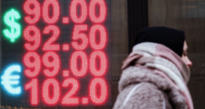 Курс доллара впервые с 16 января поднялся выше 90 рублей
