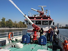 Журналисты побывали на пожарном корабле «Надежда»