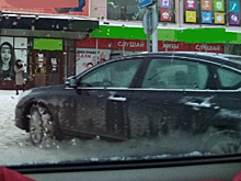 Припарковавшийся на "зебре" водитель возмутил кемеровчан