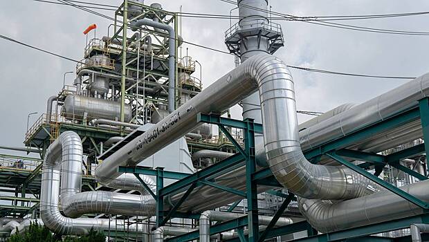 Нефтяной танкер сломался в Cуэцком канале