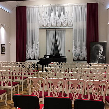 Концертно-выставочный зал имени Исаака Шварца открылся в Гатчине