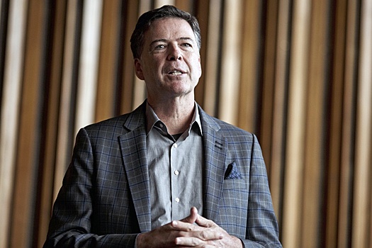 Экс-директору ФБР Коми предъявили обвинение в "Рашагейте"