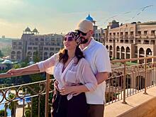 47-летняя Анфиса Чехова показала фигуру в купальнике на отдыхе с возлюбленным и сыном