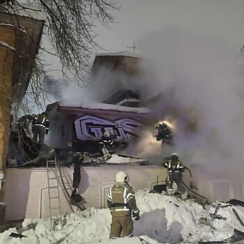 В Кирове два часа тушили ночной пожар в заброшенном здании