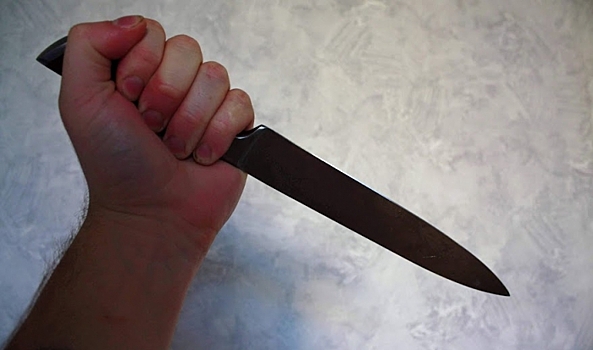 В Волгограде застолье закончилось для женщины ударом ножа в грудь