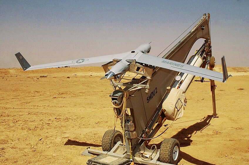 БПЛА ScanEagle. Американский беспилотный летательный аппарат (БПЛА) ScanEagle запускается пневматической пусковой катапультой. В носовой части беспилотника имеется инфракрасная или электрооптическая камера, использующая для разведки, наведения артиллерии и целеуказания.  Масса БПЛА составляет 18 килограммов. Беспилотник способен переносить грузы массой до 6 килограммов. Максимальная дальность полета ScanEagle составляет 100 километров, время полета — 20 часов, скорость — до 140 километров в час. Кроме Украины, в Европе этими беспилотниками располагают Великобритания, Польша, Литва, Чехия, Италия, Нидерланды, Румыния и Испания