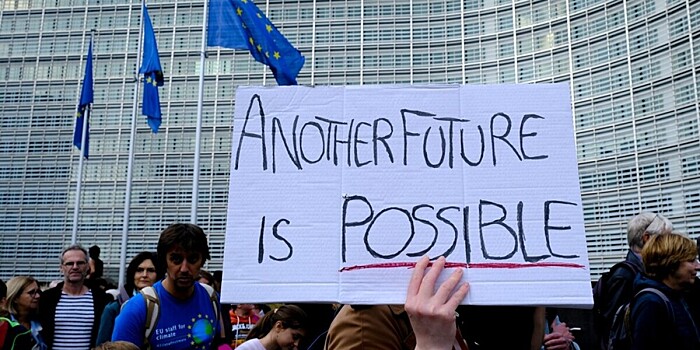 Европу охватили массовые протесты из-за роста цен на продукты и услуги ЖКХ