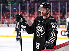 Григоренко на BMW снес ворота ЖК в Челябинске, с ним были Ливо и Никонов. Хоккеисты были в нетрезвом виде, машина подарена за победу на ОИ-2018 («Mash на спорте»)