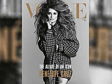 Актриса Пенелопа Крус снялась в рубашке и сетчатых колготках для обложки глянца