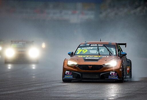 Роб Хафф победил во второй гонке WTCR в Сочи, пилоты Lada Sport – последние