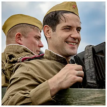 Военная драма «Значит, нам туда дорога»: Иван Добронравовов и Марк Богатырёв на первых кадрах со съемочной площаки