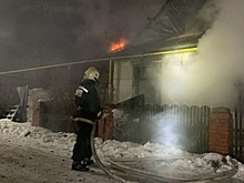 Пять человек пострадали при пожаре в частном доме в Березовском