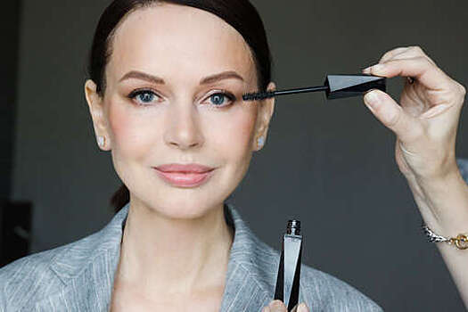 Актриса Безрукова сочла неэтичными высказывания Кологривого в адрес Абдулова