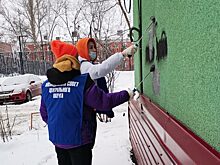 Курские волонтеры закрасили 20 надписей наркорекламы в городе